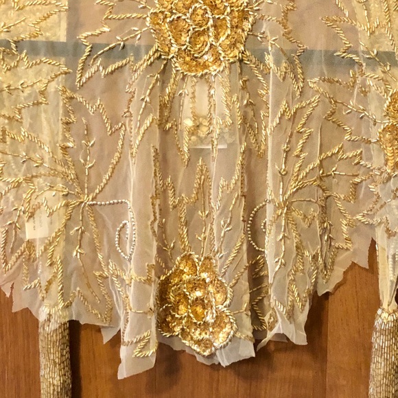 Sheer sequined shoulder throw - Picture 5 of 13